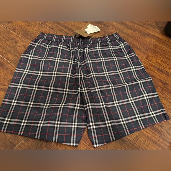 Burberry men’s Swimming Trunks Size M - Picture 9 of 10
